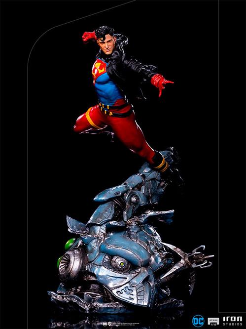 Isola dei Collezionisti - 81858 - DC COMICS - SUPERBOY DELUXE - STATUA 25CM - 1